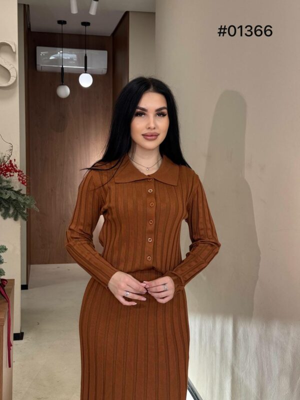 Женский костюм - Кашемир-Длинная юбка - Кофта на пуговицах — изображение 2